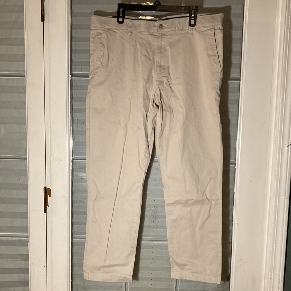 NWT Chaps by Ralph Lauren size 38/30 men’s dress pants khakis. Flawless!
